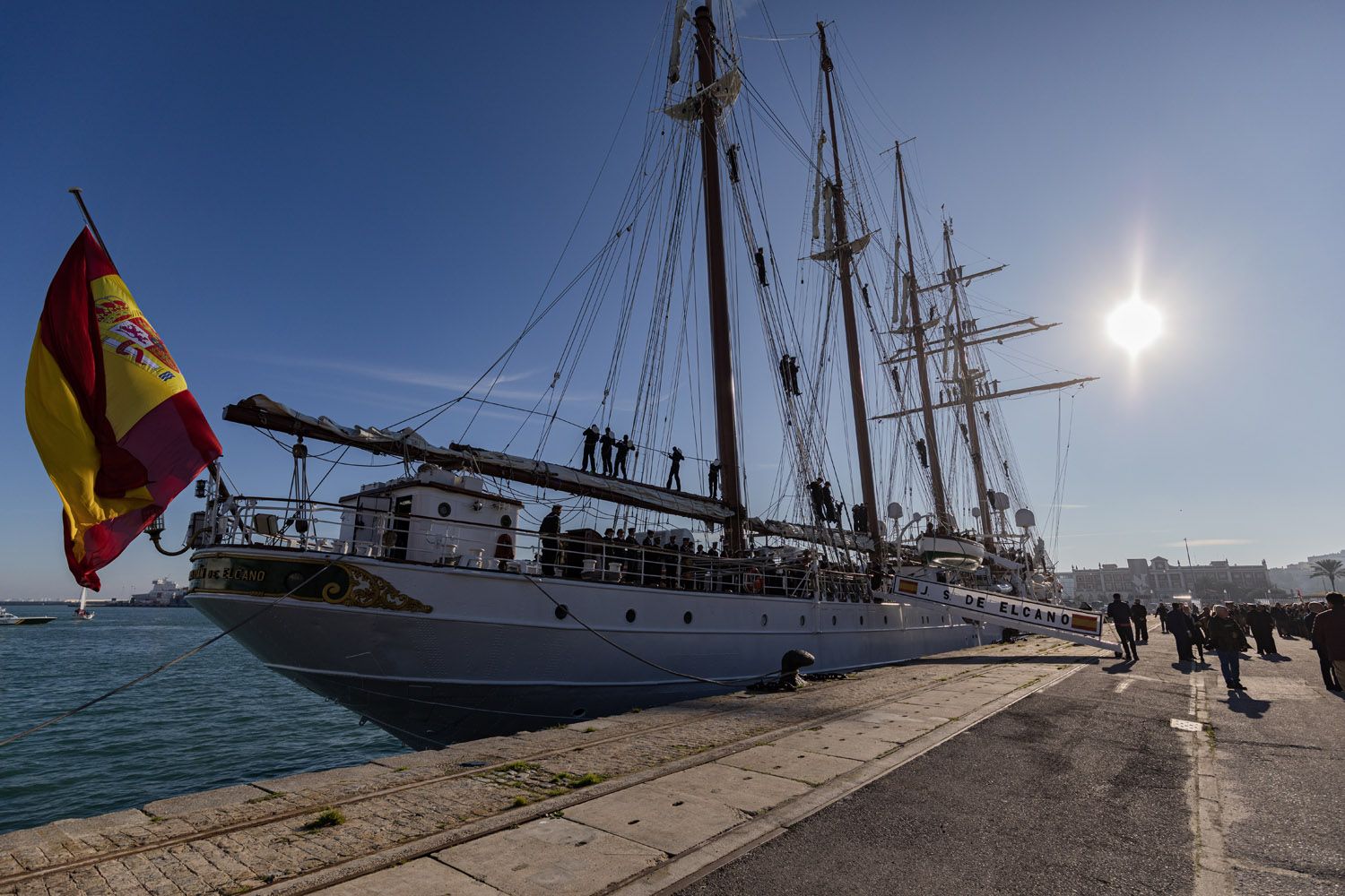 El buque escuela Juan Sebastián de Elcano sale de Cádiz 13 El buque escuela Juan Sebastián de Elcano sale de Cádiz 13