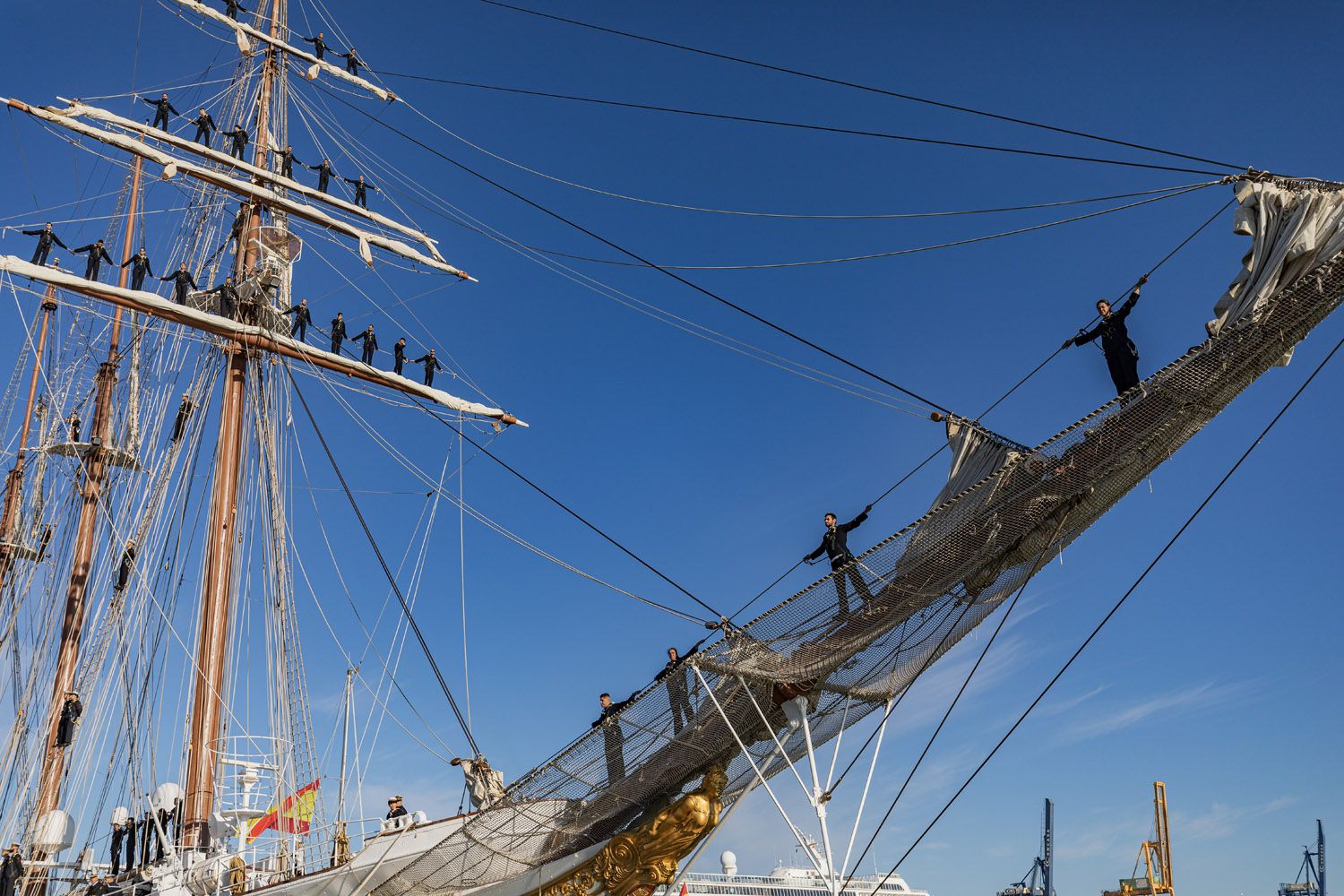 El buque escuela Juan Sebastián de Elcano sale de Cádiz 17 El buque escuela Juan Sebastián de Elcano sale de Cádiz 17