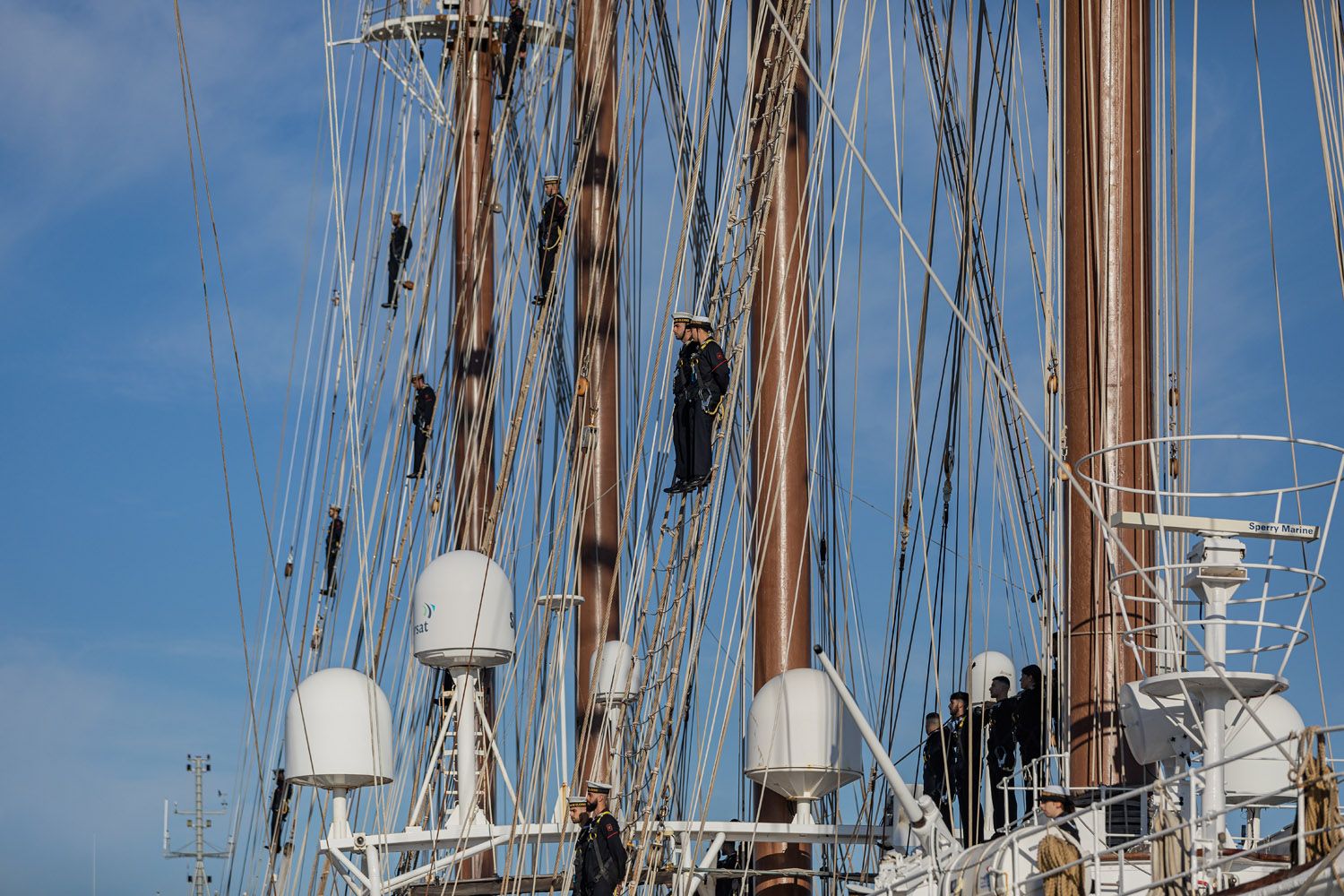 El buque escuela Juan Sebastián de Elcano sale de Cádiz 18 El buque escuela Juan Sebastián de Elcano sale de Cádiz 18