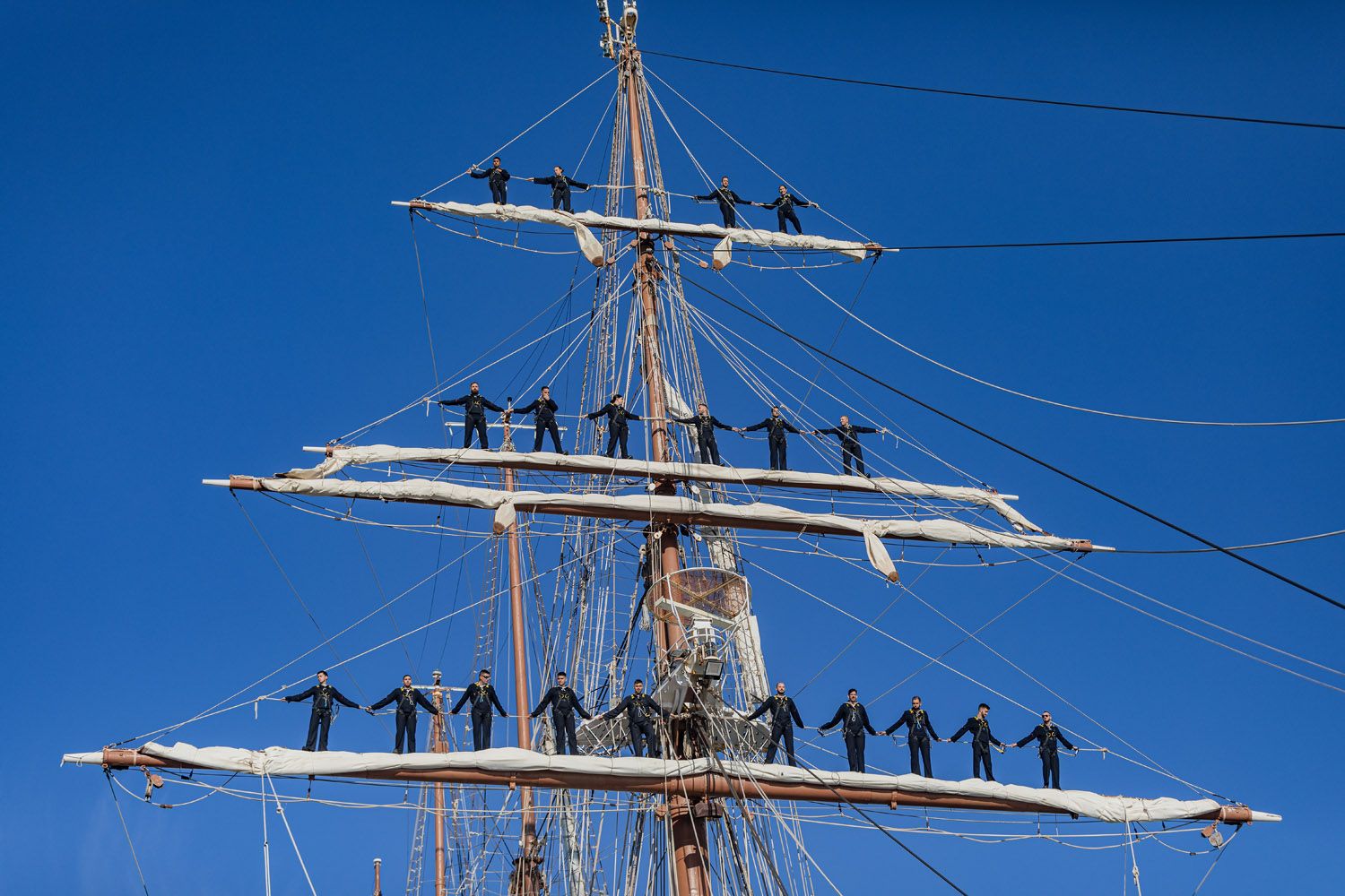 El buque escuela Juan Sebastián de Elcano sale de Cádiz 19 El buque escuela Juan Sebastián de Elcano sale de Cádiz 19