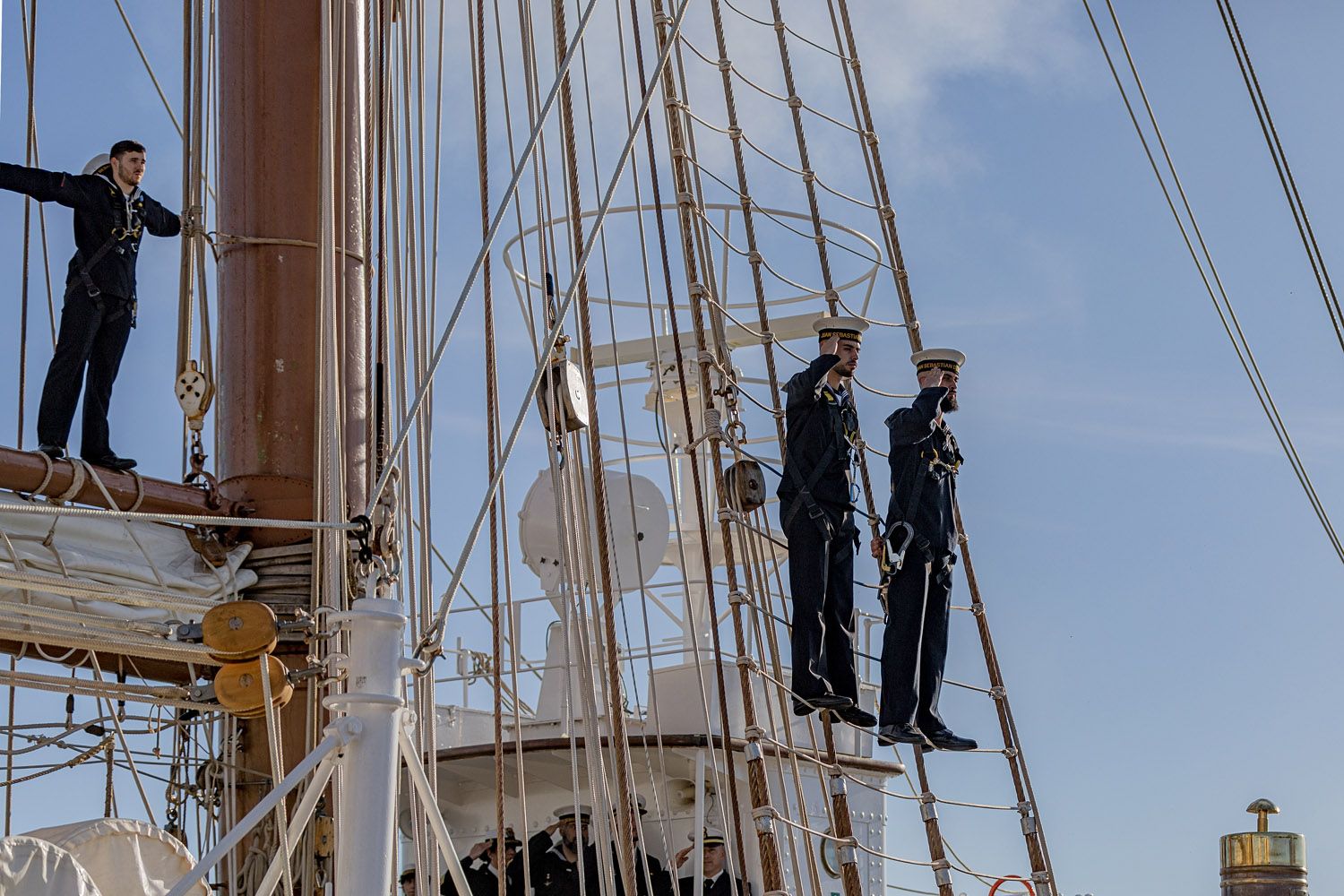El buque escuela Juan Sebastián de Elcano sale de Cádiz 20 El buque escuela Juan Sebastián de Elcano sale de Cádiz 20