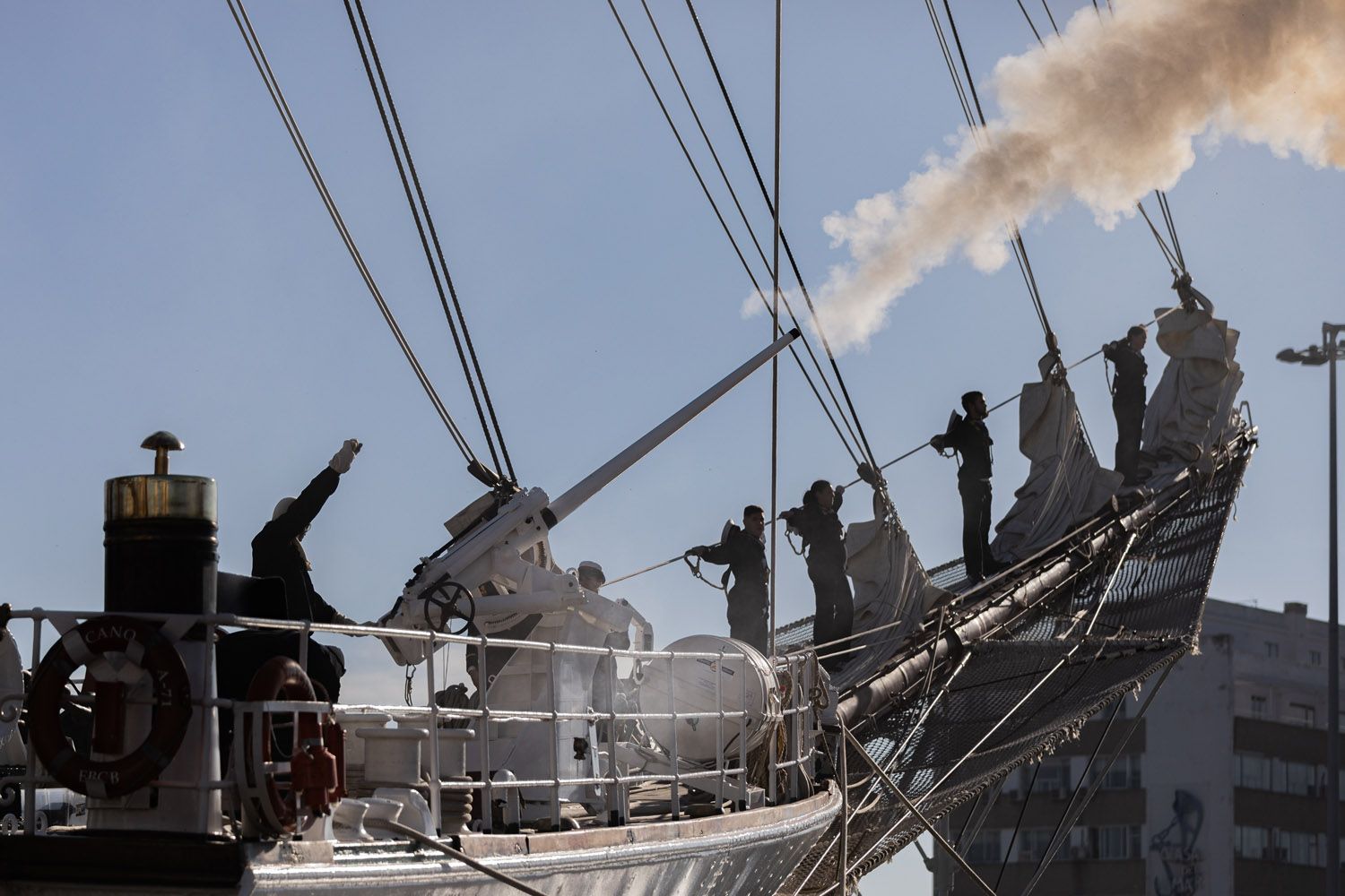 El buque escuela Juan Sebastián de Elcano sale de Cádiz 21 El buque escuela Juan Sebastián de Elcano sale de Cádiz 21