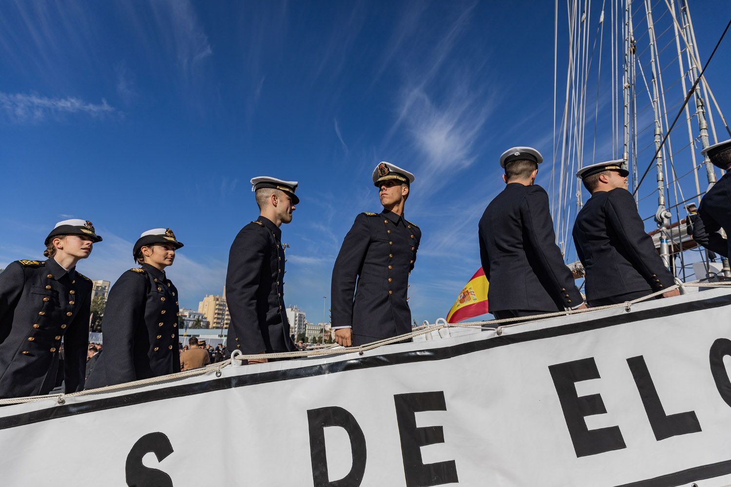 El buque escuela Juan Sebastián de Elcano sale de Cádiz 31 El buque escuela Juan Sebastián de Elcano sale de Cádiz 31