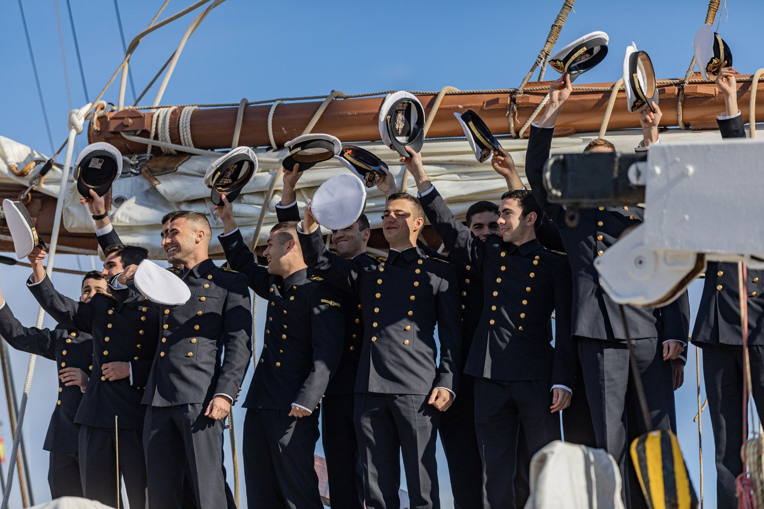 El buque escuela Juan Sebastián de Elcano sale de Cádiz 39 El buque escuela Juan Sebastián de Elcano sale de Cádiz 39