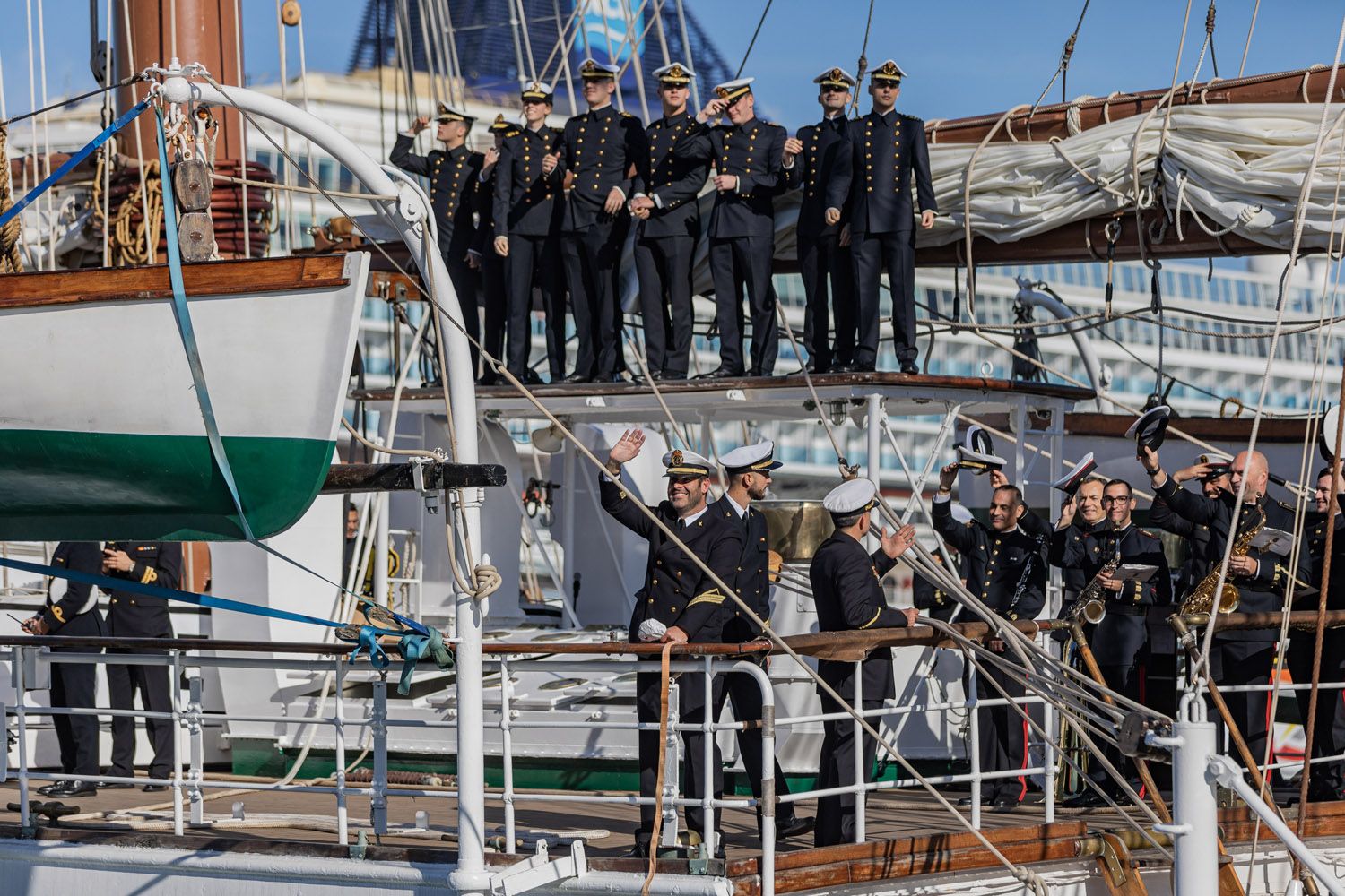 El buque escuela Juan Sebastián de Elcano sale de Cádiz 41 El buque escuela Juan Sebastián de Elcano sale de Cádiz 41