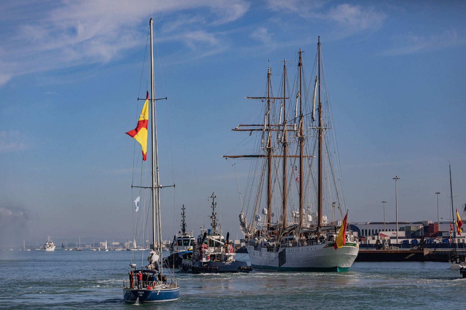 El buque escuela Juan Sebastián de Elcano sale de Cádiz 44 El buque escuela Juan Sebastián de Elcano sale de Cádiz 44