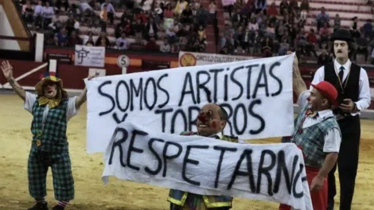 Protesta de artistas del 'bombero torero', pidiendo respeto a su oficio, en una imagen de archivo.