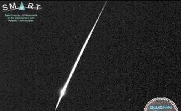 Una gran bola de fuego atraviesa el cielo desde el Golfo de Cádiz hasta Huelva.  SMART