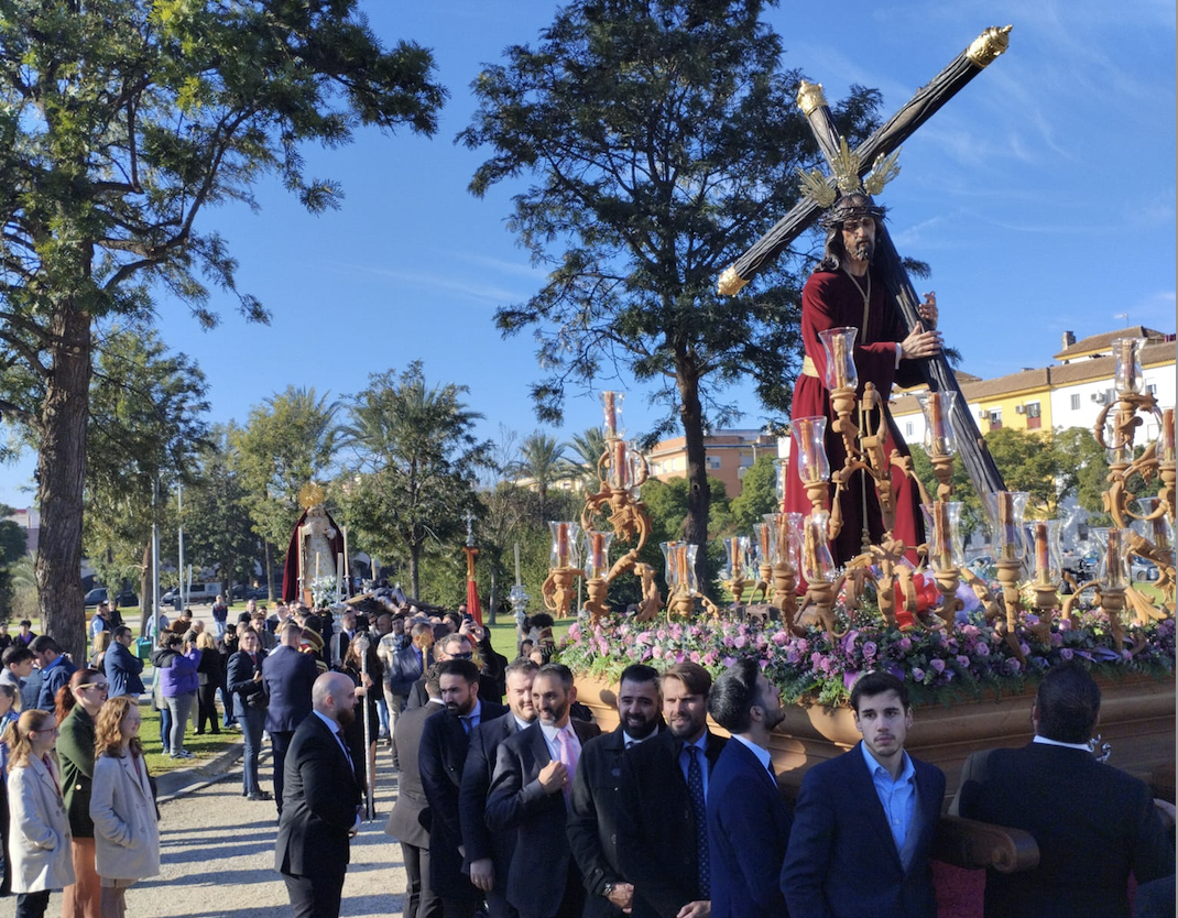 El Señor de la Salud fue trasladado en andas.   HDAD SALUD