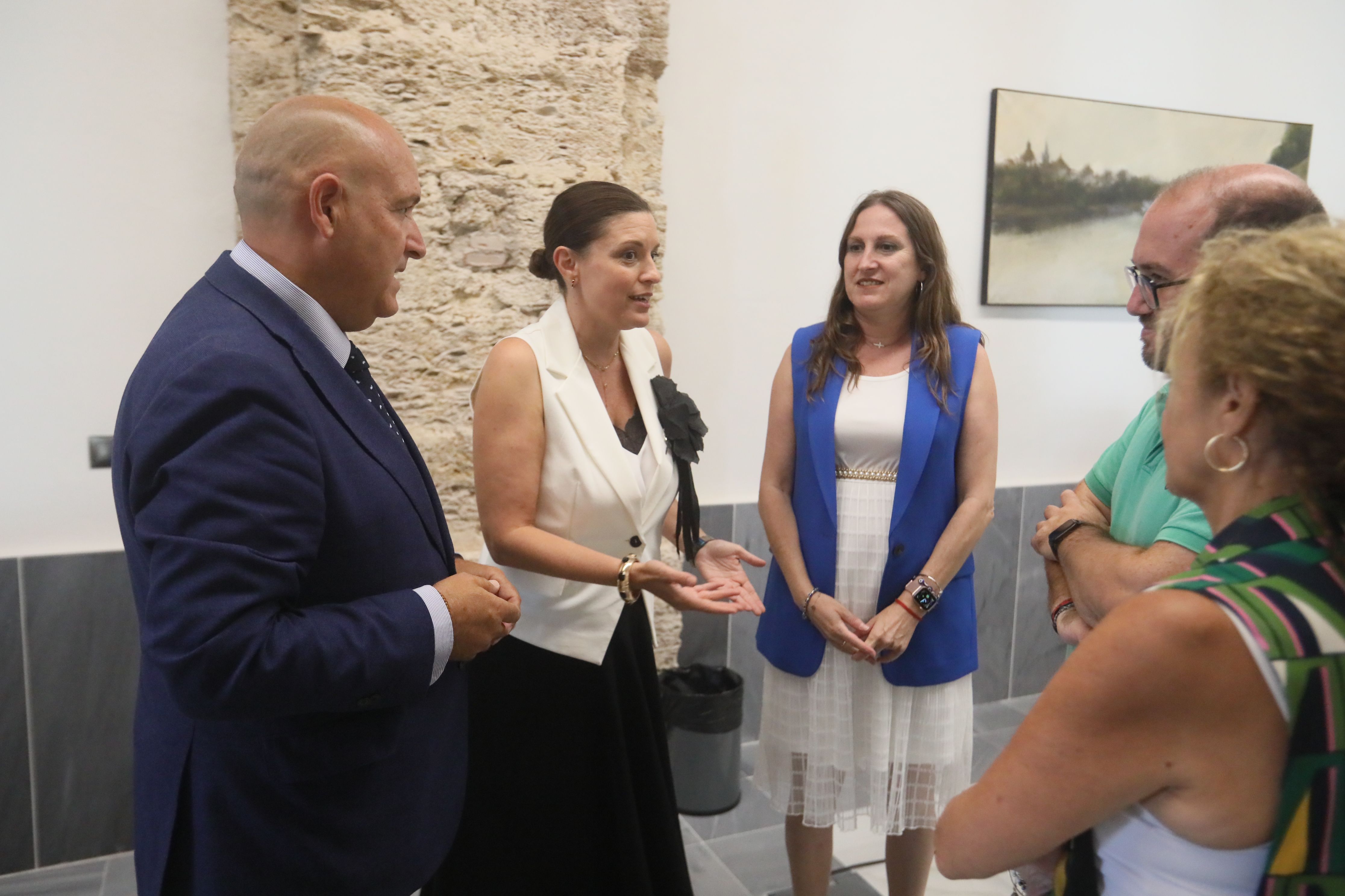 Patricia Cavada, alcaldesa de San Fernando, junto a alguno de sus concejales.