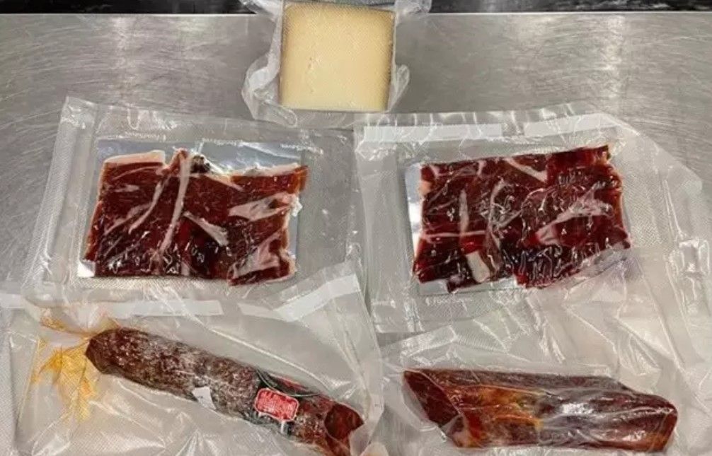 Alimentos retirados al joven por el Gobierno de Australia. 