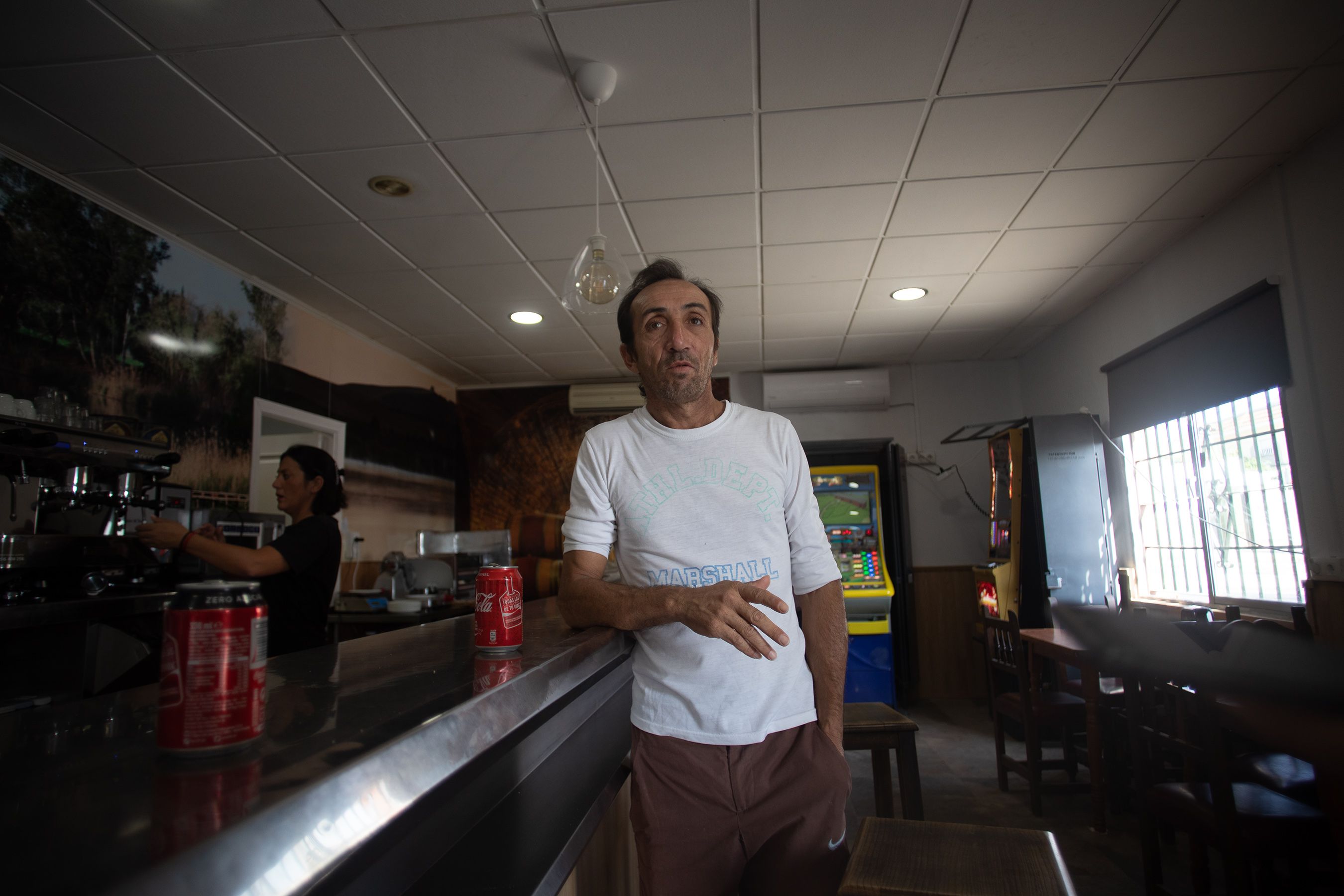 Un parroquiano de la venta Las Angulas conversa con este medio. FOTO: JUAN CARLOS TORO