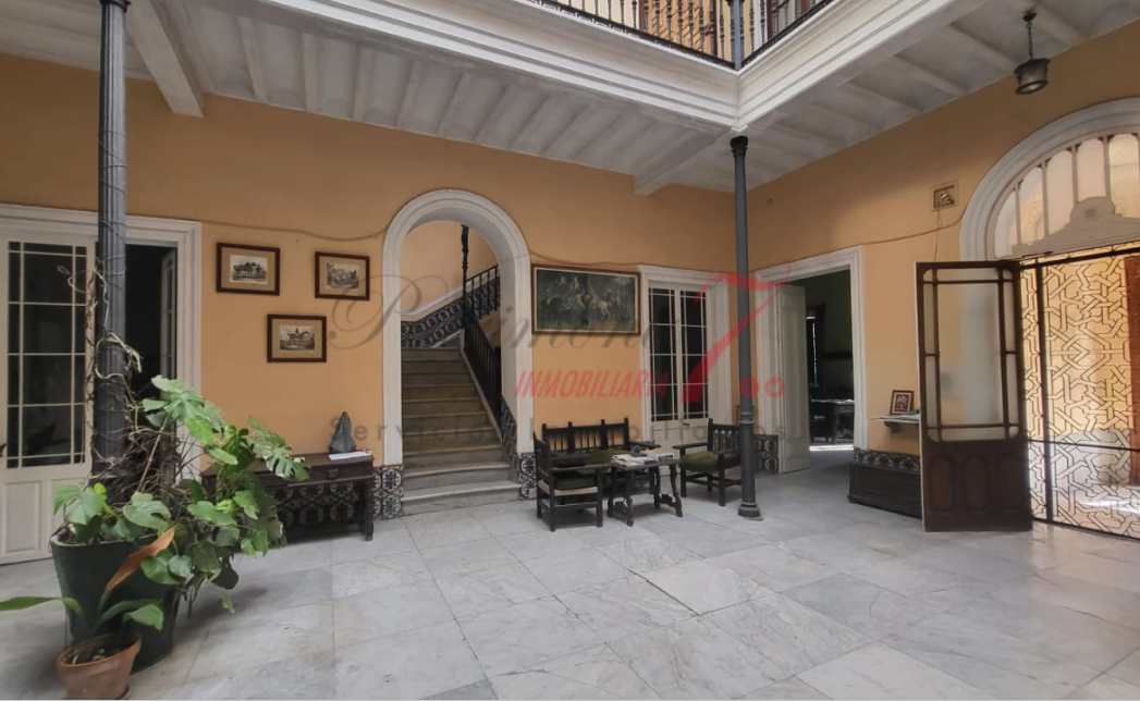 El palacio de cine que ha salido a la venta en Jerez.