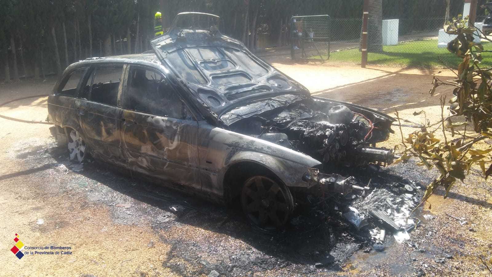 Imagen de un coche calcinado en una imagen de archivo. 