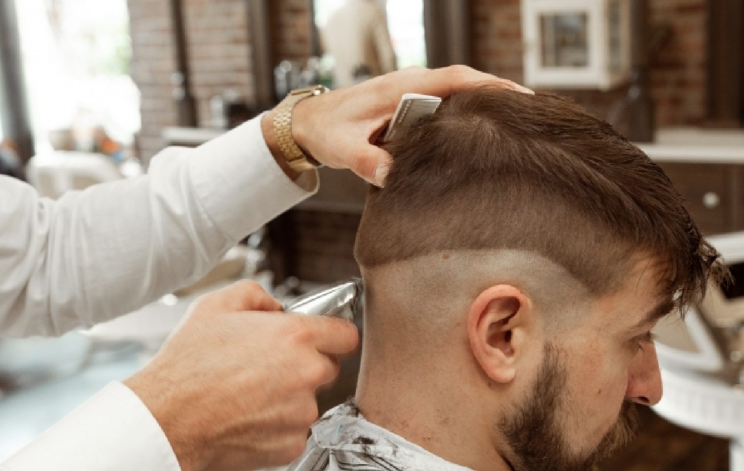 La moda del degradado podría ser una de las causas de los brotes de tiña en España.