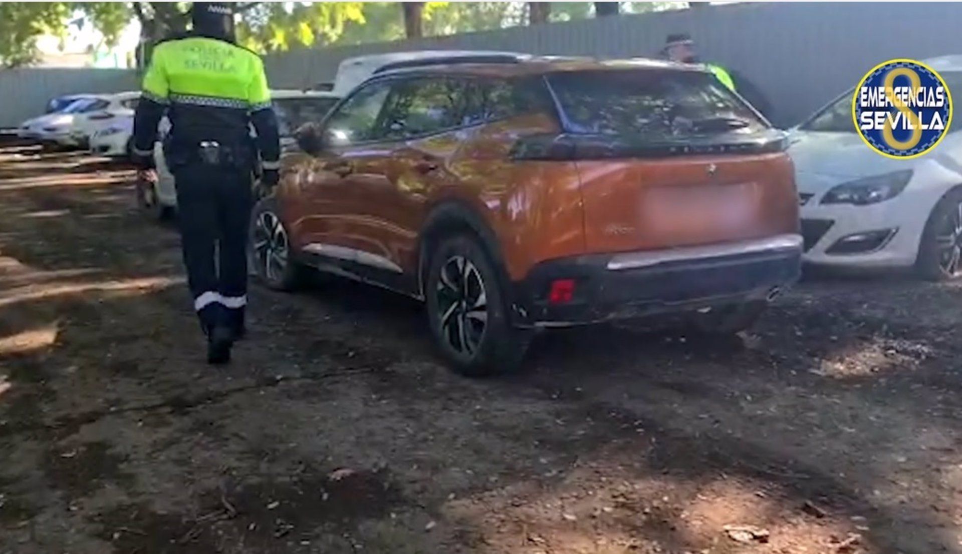 Pillan a un menor de edad conduciendo un coche robado en Italia en Sevilla