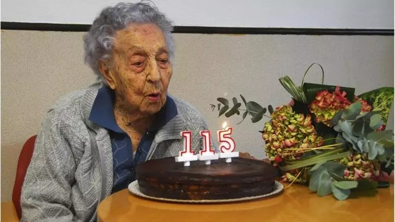 Marya Branyas.  La nueva persona más longeva del mundo con 115 años, es española, no sigue dietas y tiene Twitter.