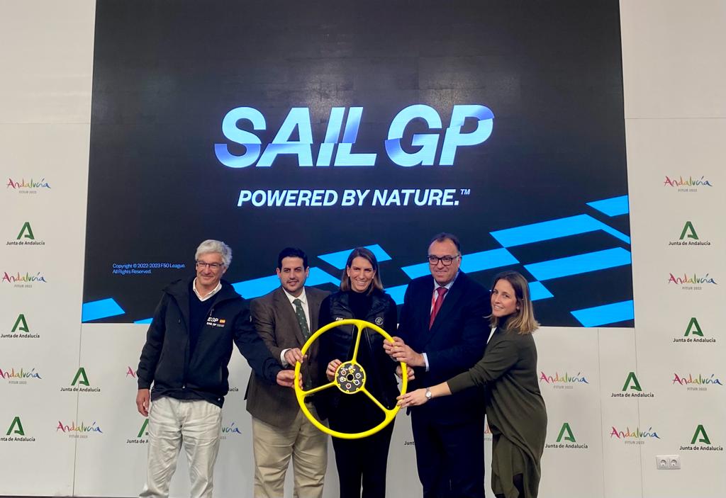 El consejero Arturo Bernal, en la presentación del Sail GP en Fitur.