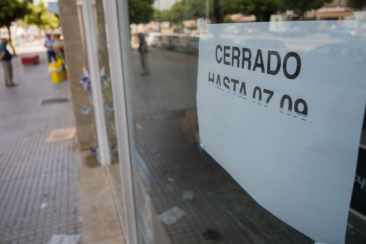 Detalle del cartel que indicaba su apertura en septiembre. FOTO: MANU GARCÍA