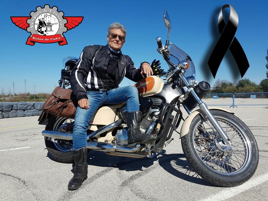 Luis Gener Rodríguez, motorista fallecido tras una maniobra indebida y temeraria de un conductor que se dio a la fuga, en un homenaje de sus compañeros del motoclub Vespas y Clásicas Bahía de Cádiz.