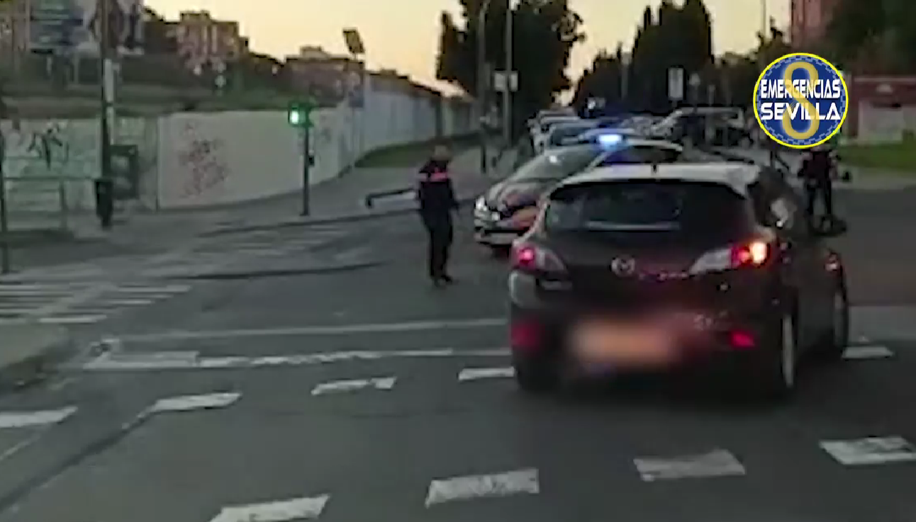 La Policía Local de Sevilla escoltó al vehículo hasta llegar al Virgen del Rocío.