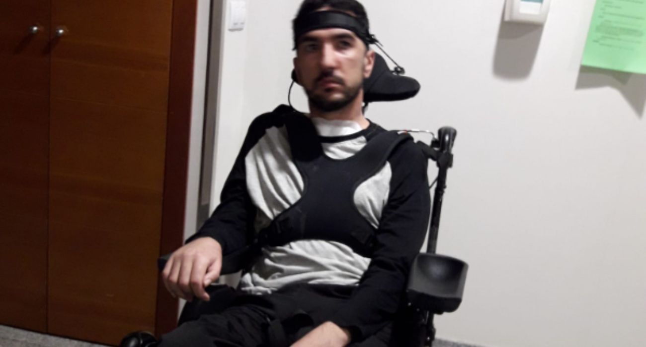 Carlos Fuentes necesita rehabilitación intensa tras caerse por un balcón.