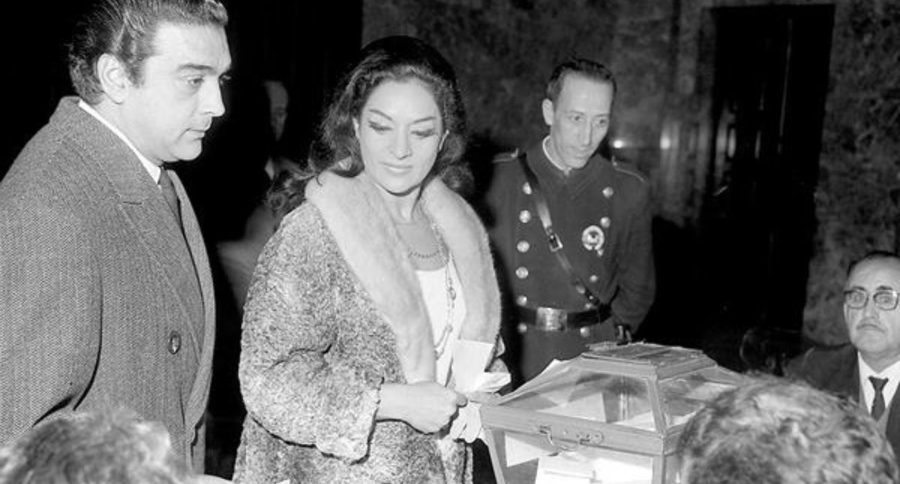 Lola Flores votando en un referéndum en 1966.