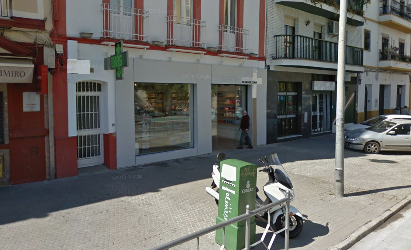 Farmacia en la que se ha producido el robo, en una imagen de Google Maps.