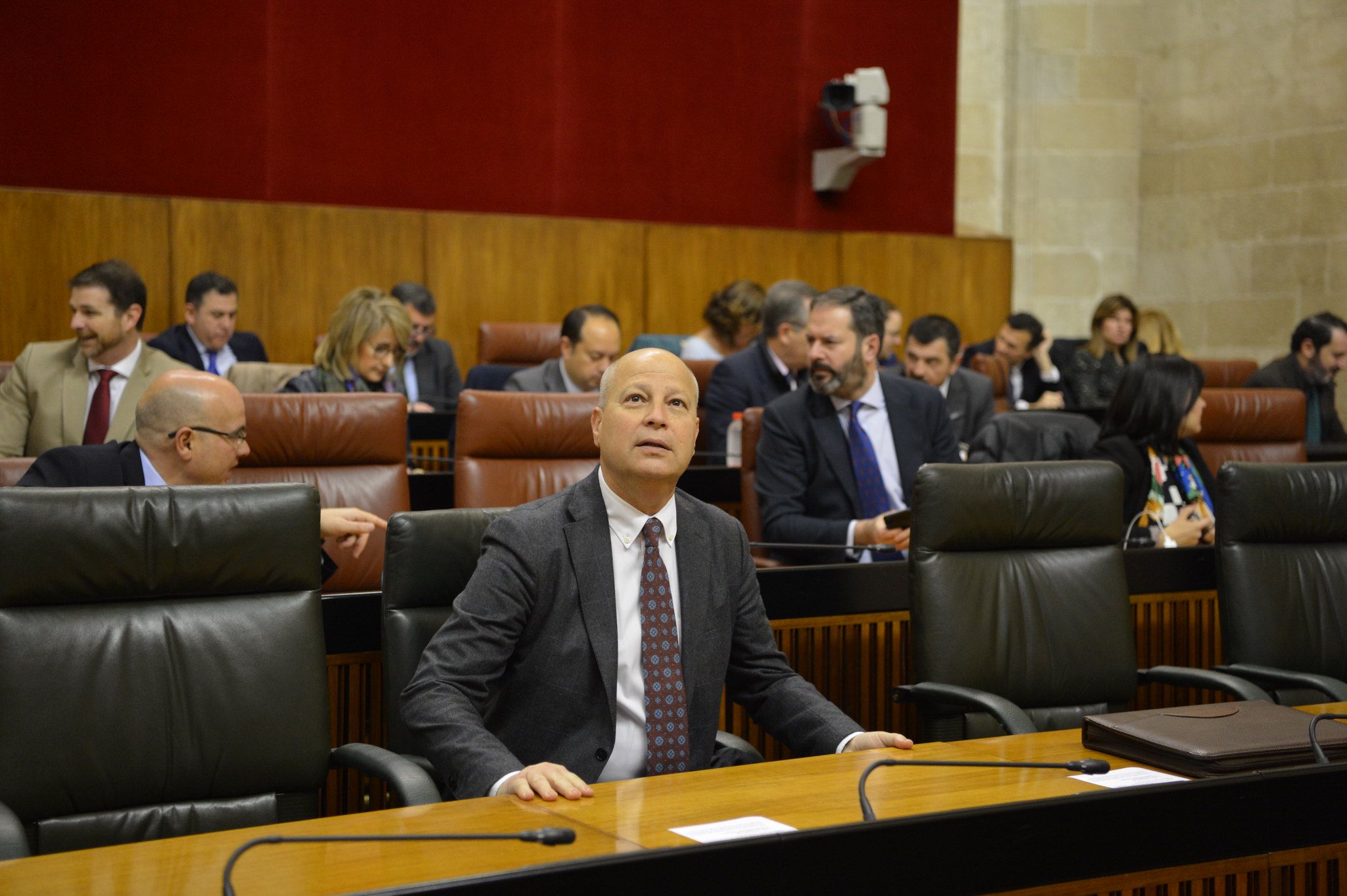 Javier Imbroda, en una sesión de control del Parlamento andaluz. FOTO: JUNTA