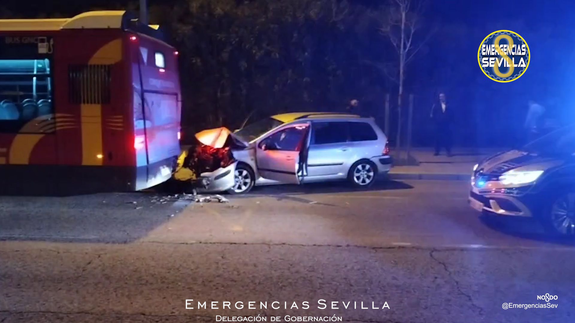Una imagen del accidente del conductor sin carné y borracho que se ha empotrado contra un autobús.