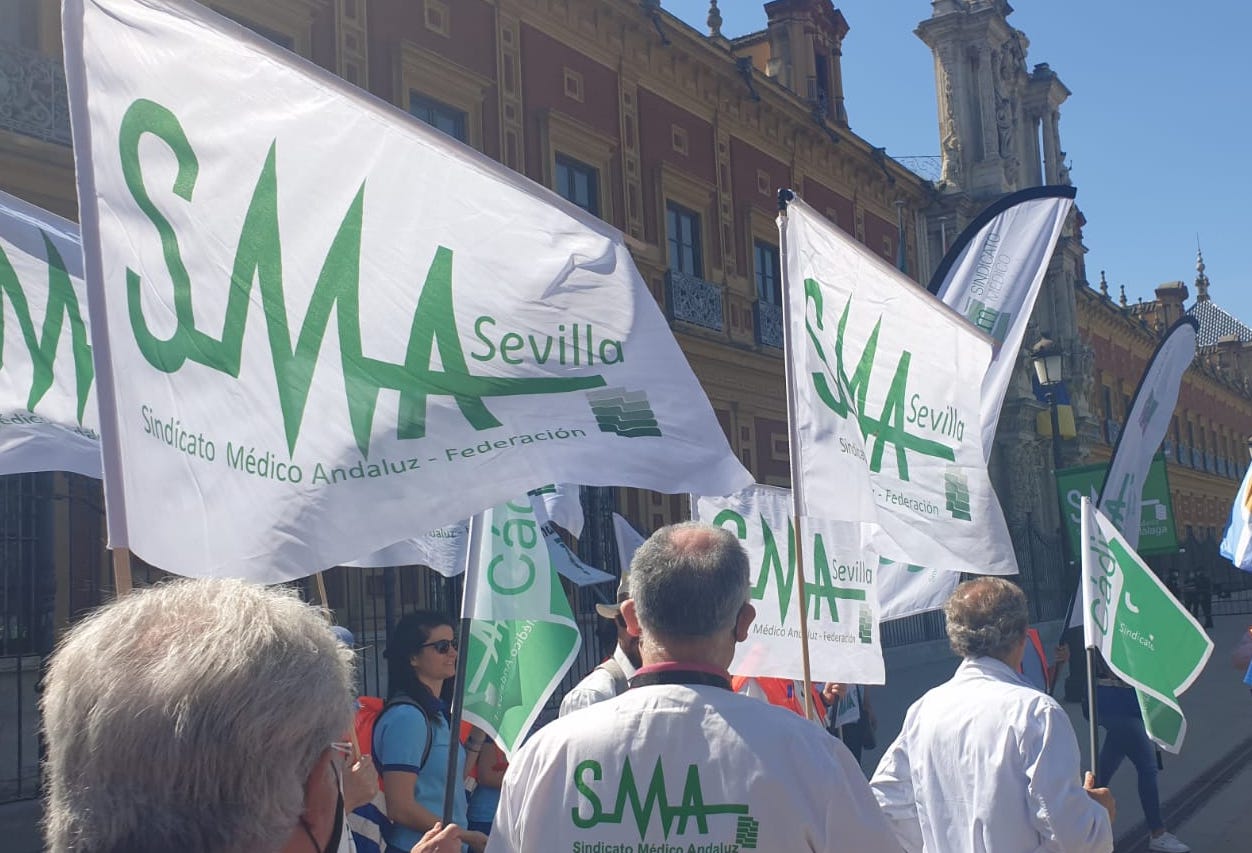 Una protesta de la Sanidad privada convocada por el Sindicato Médico de Sevilla, en una imagen de archivo.