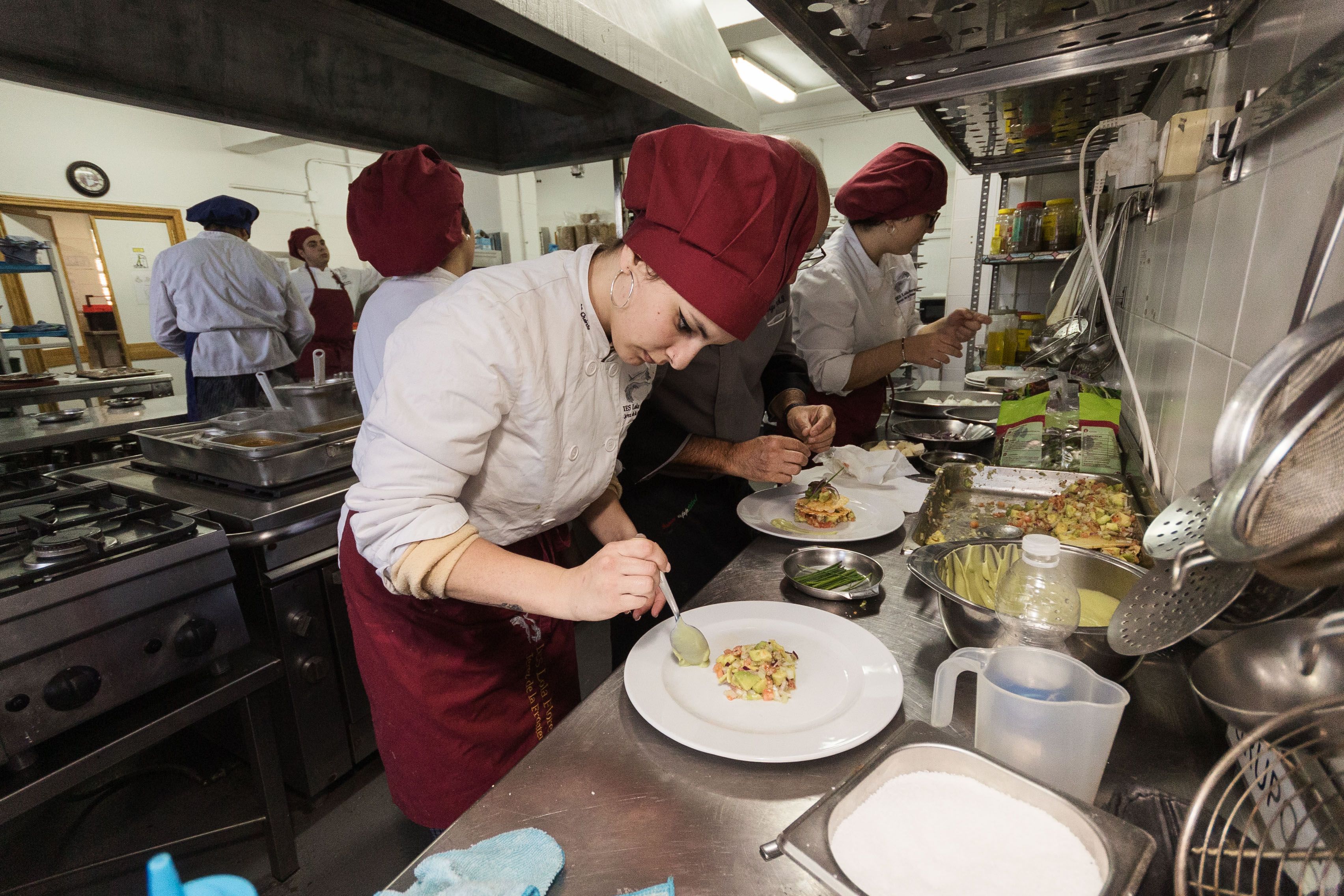 Alumnos de segundo de FP de Cocina y Gastronomía del IES Lola Flores de Jerez.
