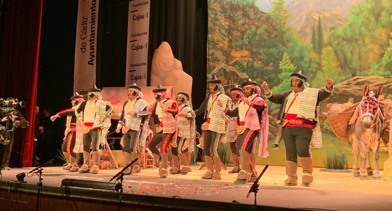 La chirigota de Sevilla, en plena actuación.   CANAL SUR