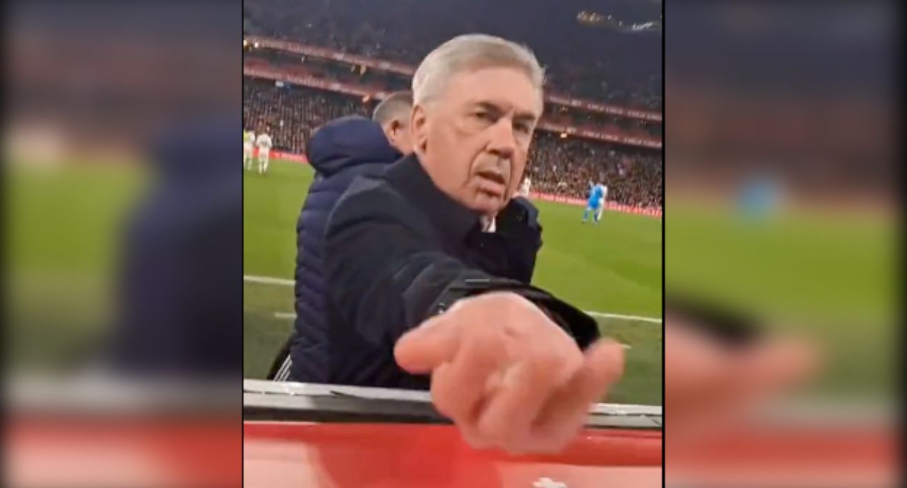 Carlo Ancelotti, tras acceder a la petición de un aficionado.