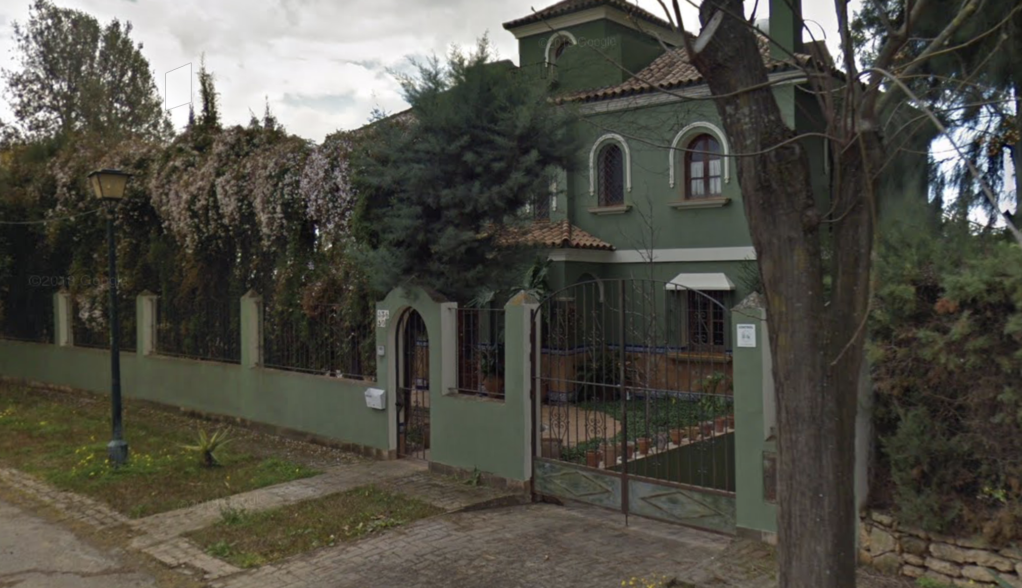 Imagen de la finca en Mairena del Aljarafe, en una imagen de Google Maps.