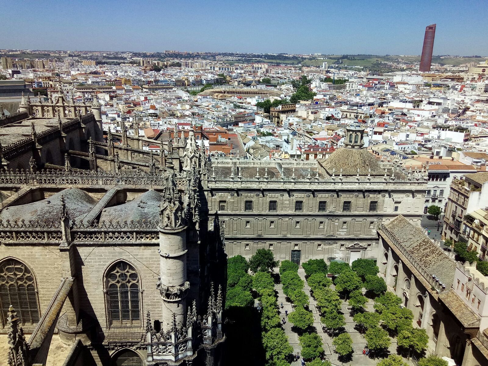 Vista de la Catedral de Sevilla y el Patio de los Naranjos. FOTO: Ana Bernal Escobar (Flickr.com)