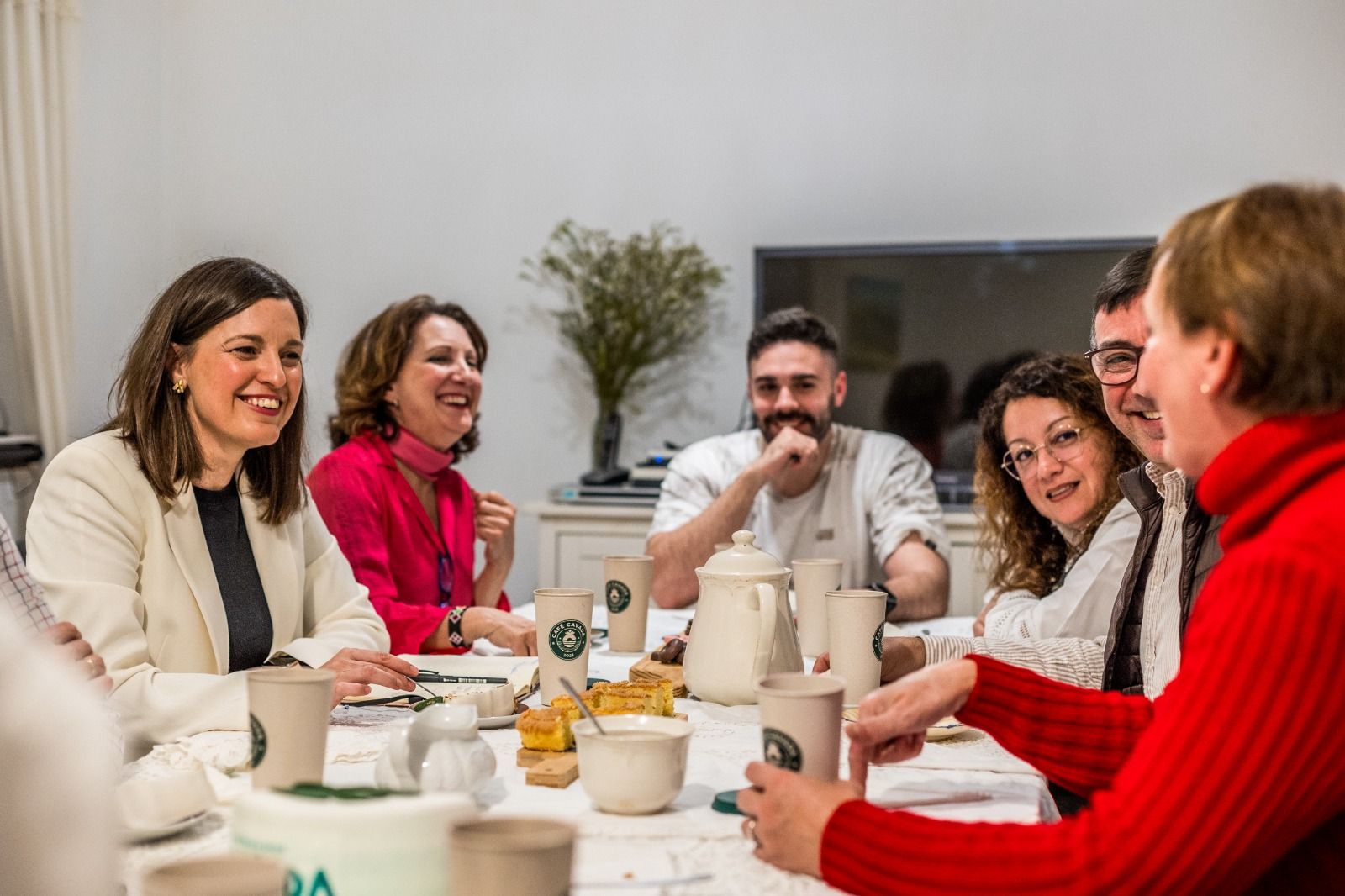 La alcaldesa de San Fernando inicia los 'Café Cavada'