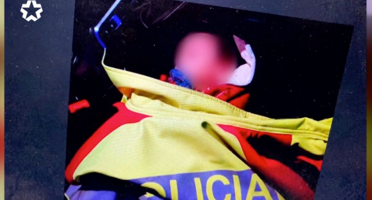 Una imagen del bebé abandonado en plena calle.