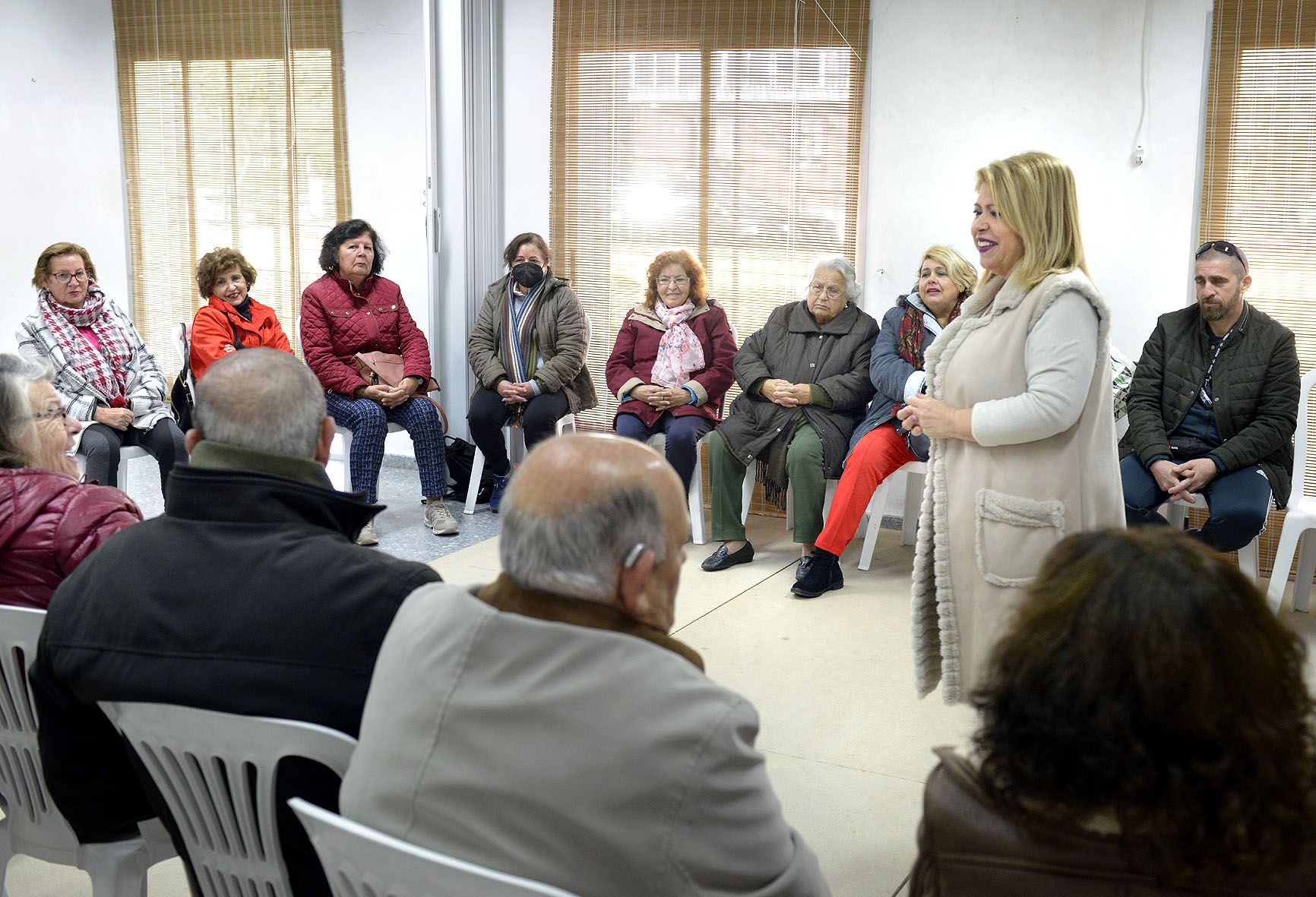 La alcaldesa de Jerez presenta a los vecinos el proyecto de San Ginés, que incluye recuperar al fin la plaza Venus, este pasado martes.