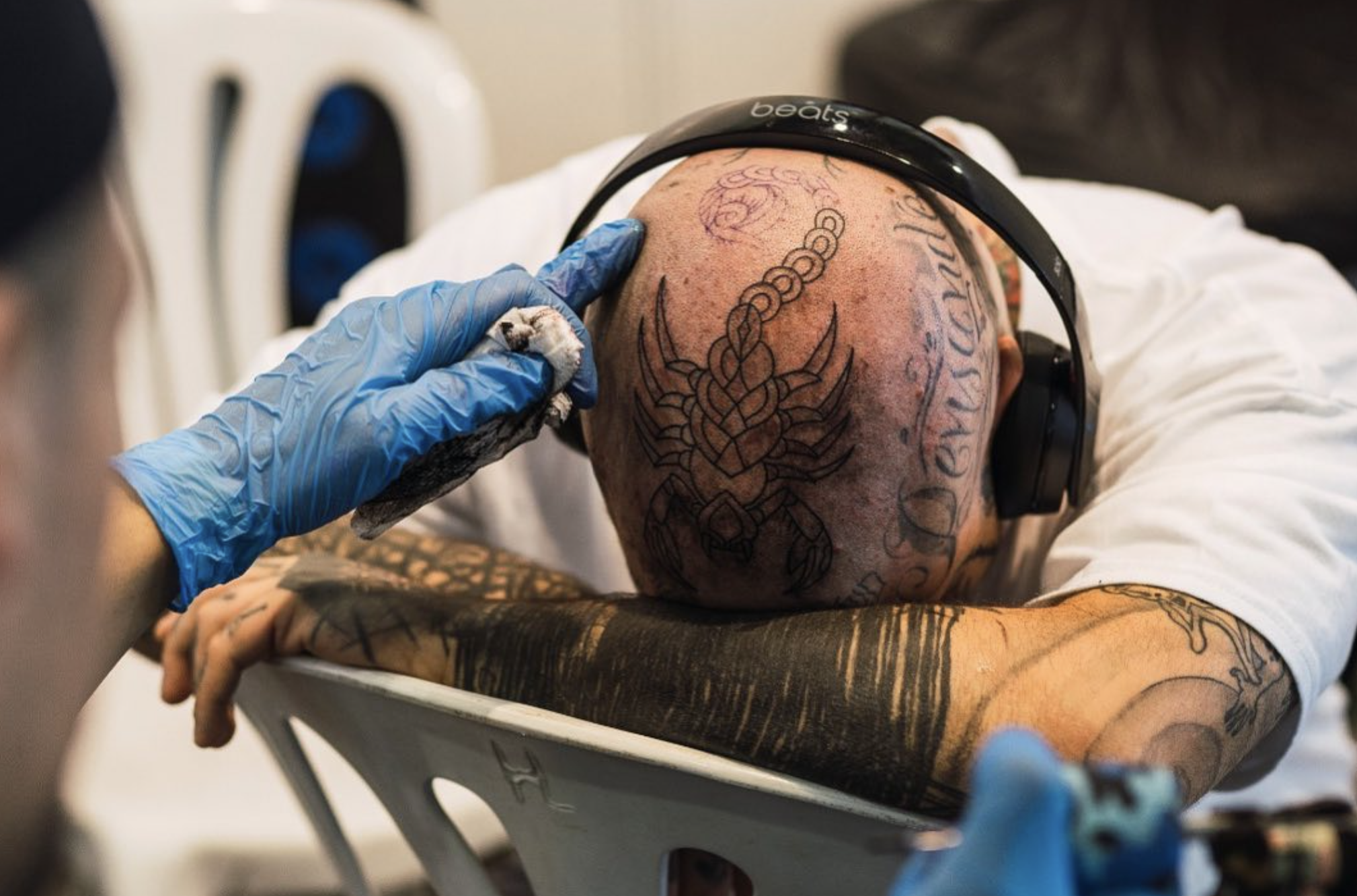 Un artista realiza un tatuaje en una edición anterior de Jerez Tattoo Convention,  el mayor evento de tatuajes de Andalucía. JEREZ TATTOO CONVENTION 