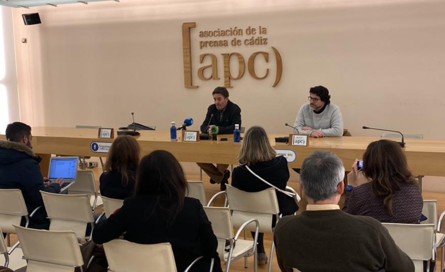 Encuentro de la Asociación de la Prensa de Cádiz con Luis García Montero.
