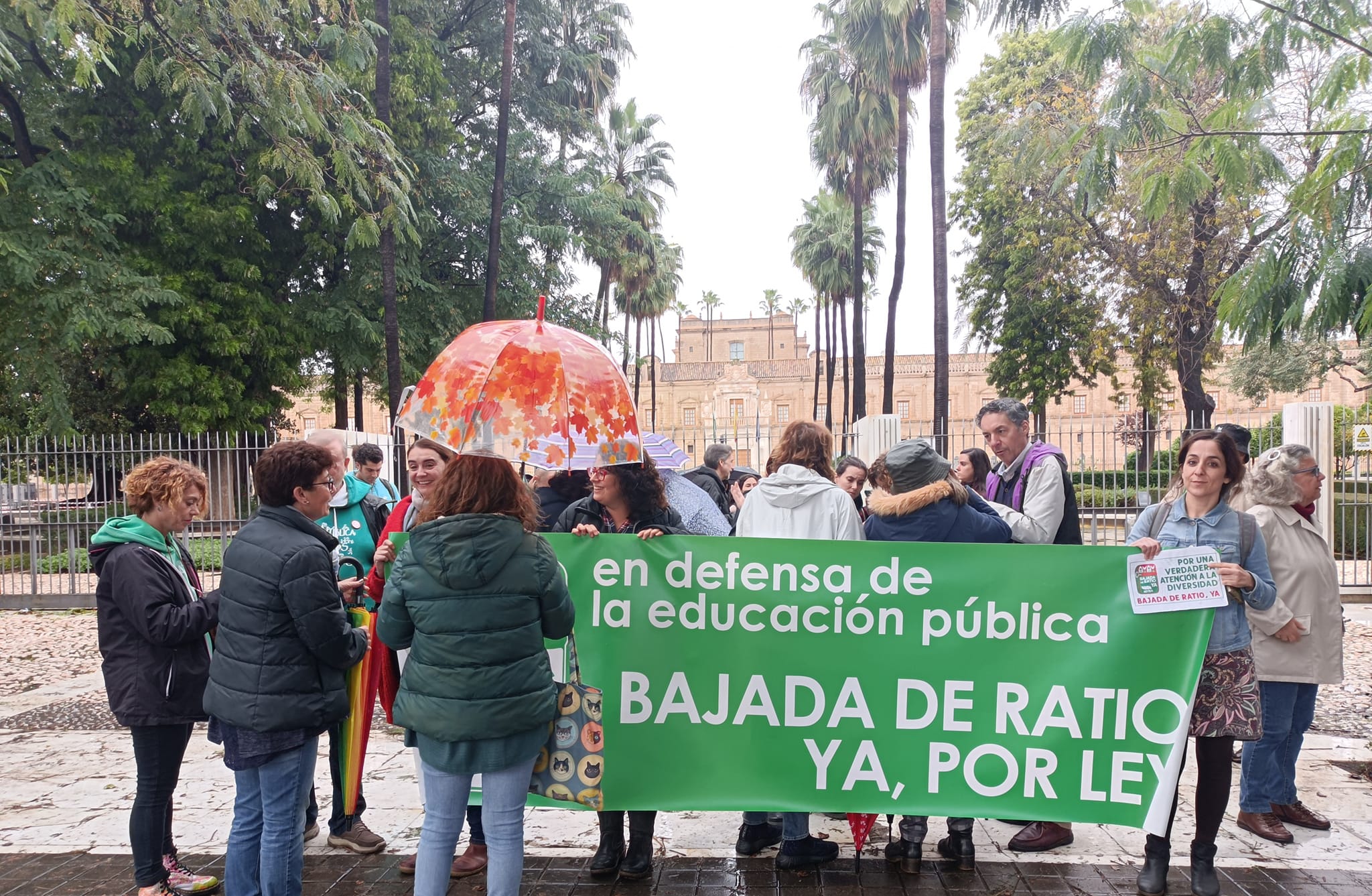 Una de las protestas por la bajada de ratios realizadas frente al parlamento de Andalucía. 