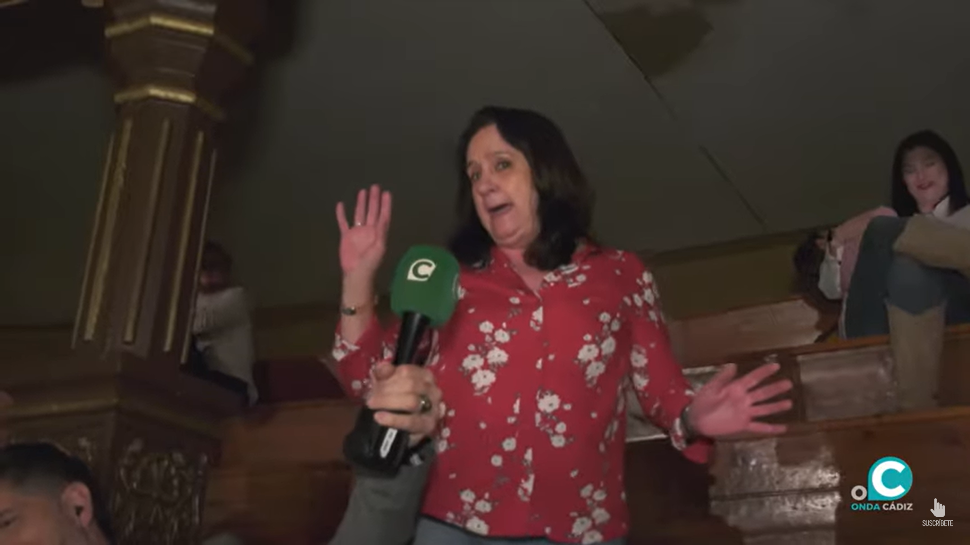 Juani, la del 'gallinero', en el Falla. Juani, la del 'gallinero', en el Falla.