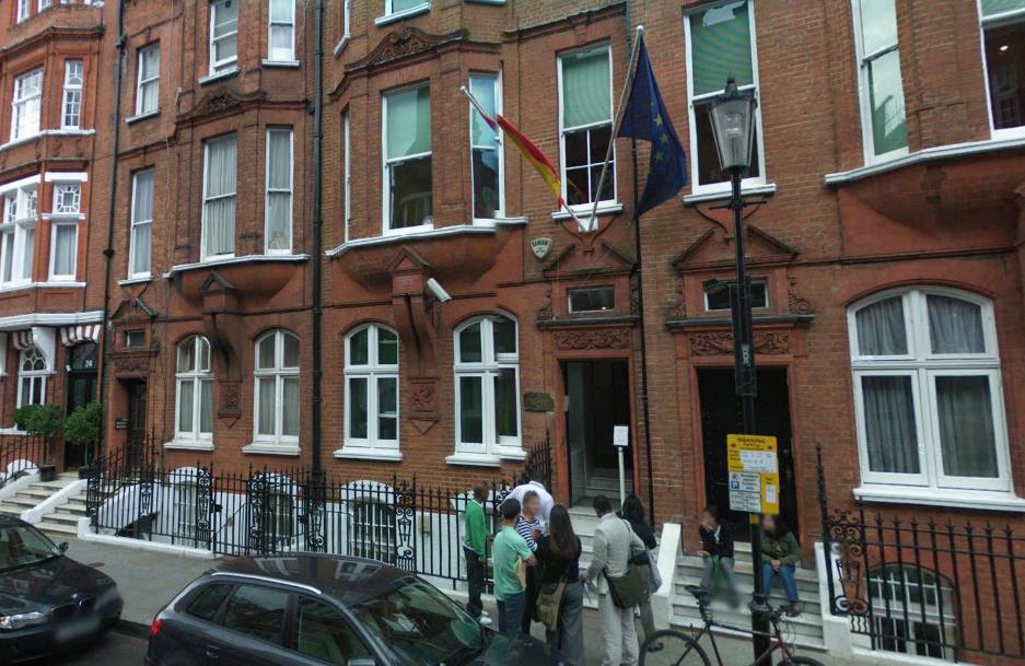 Fachada del Consulado español en Londres donde deniegan el pasaporte a una niña de dos años por orinar en la sala de espera.