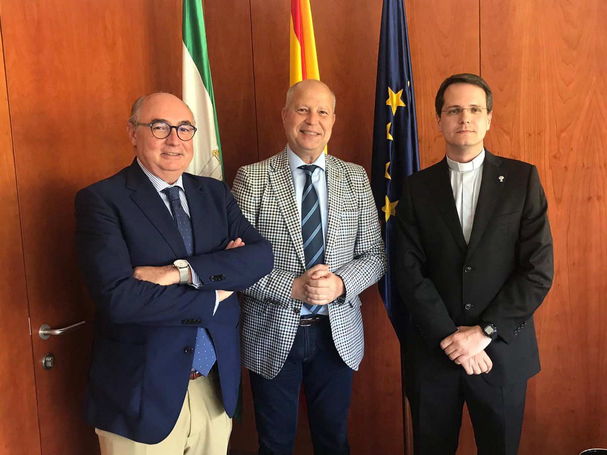  Javier Imbroda, consejero de educación y deporte, se reúne con Miguel Canino y Carlos Ruiz, presidente y secretario general de ECA respectivamente. FOTO: ECA