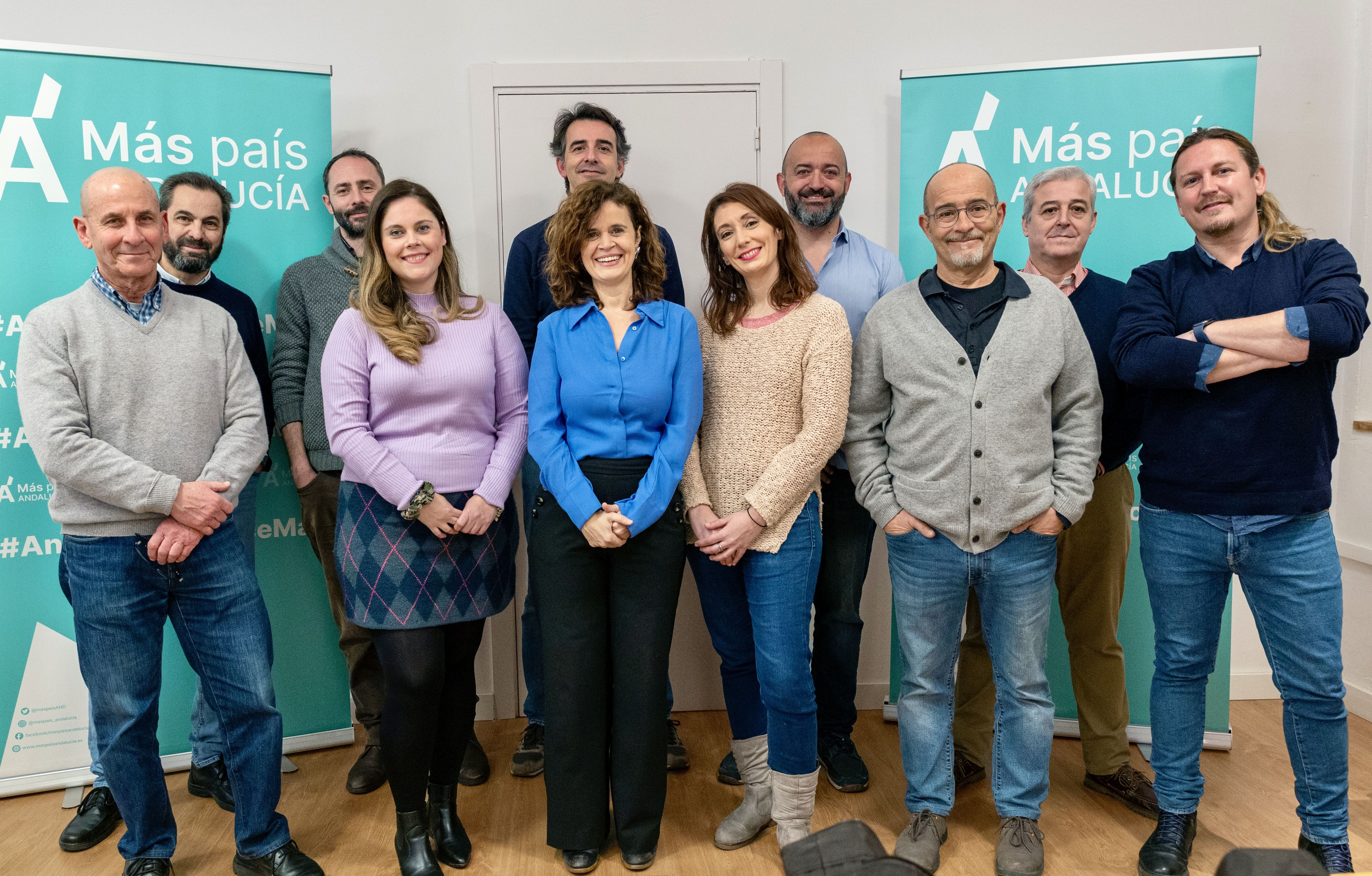 Esperanza Gómez junto al equipo de Más País.