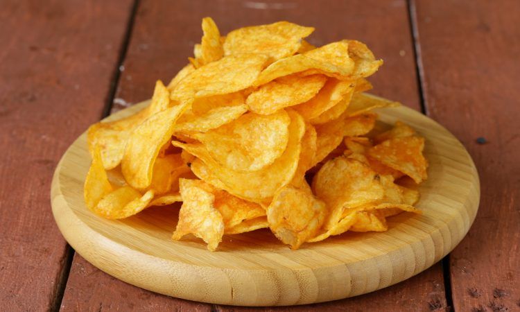 Patatas fritas en una foto de archivo. 