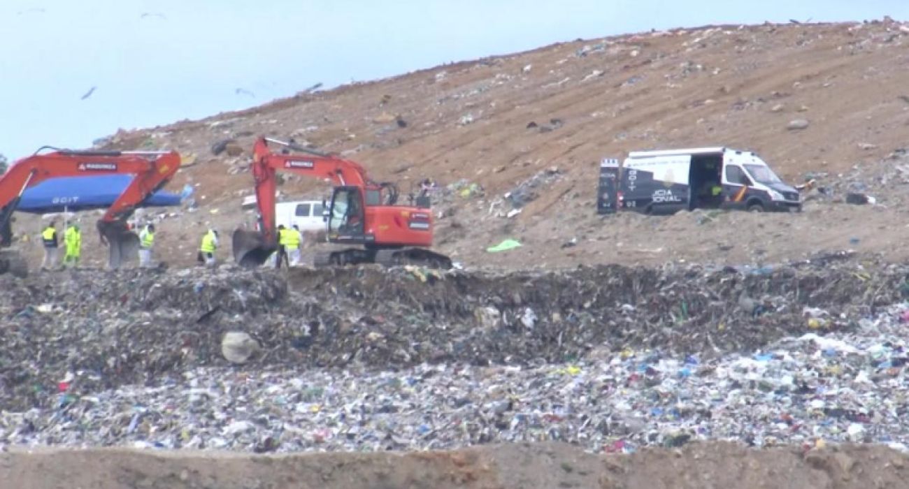 Labores de búsqueda en el vertedero de Toledo.