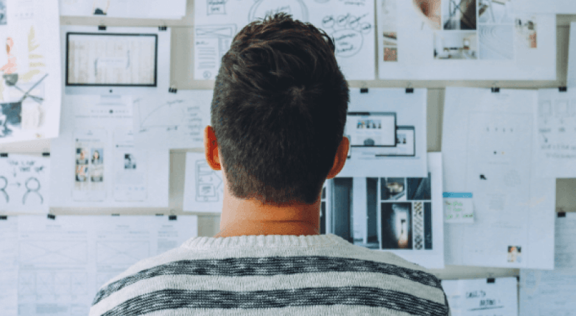 chico planteando su proyecto relacionado con la economía azul y el mundo marino marítimo. FOTO: IAGUA