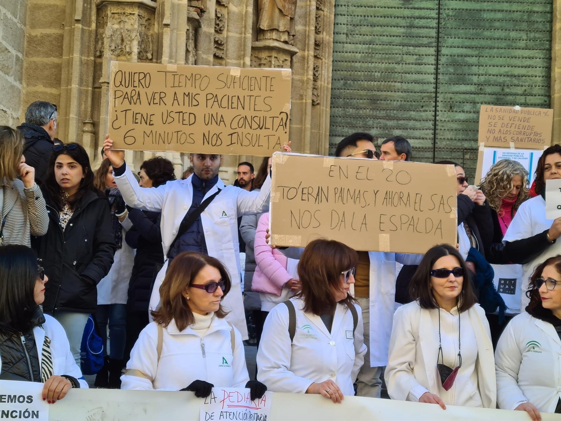 Movilización de médicos de familia y pediatras en Sevilla. 